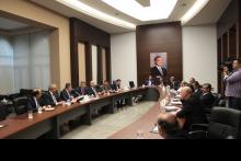 الكتلة في بيت الوسط 