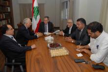 الرئيس السنيورة مستقبلا وفد منسقية تيار المستقبل 