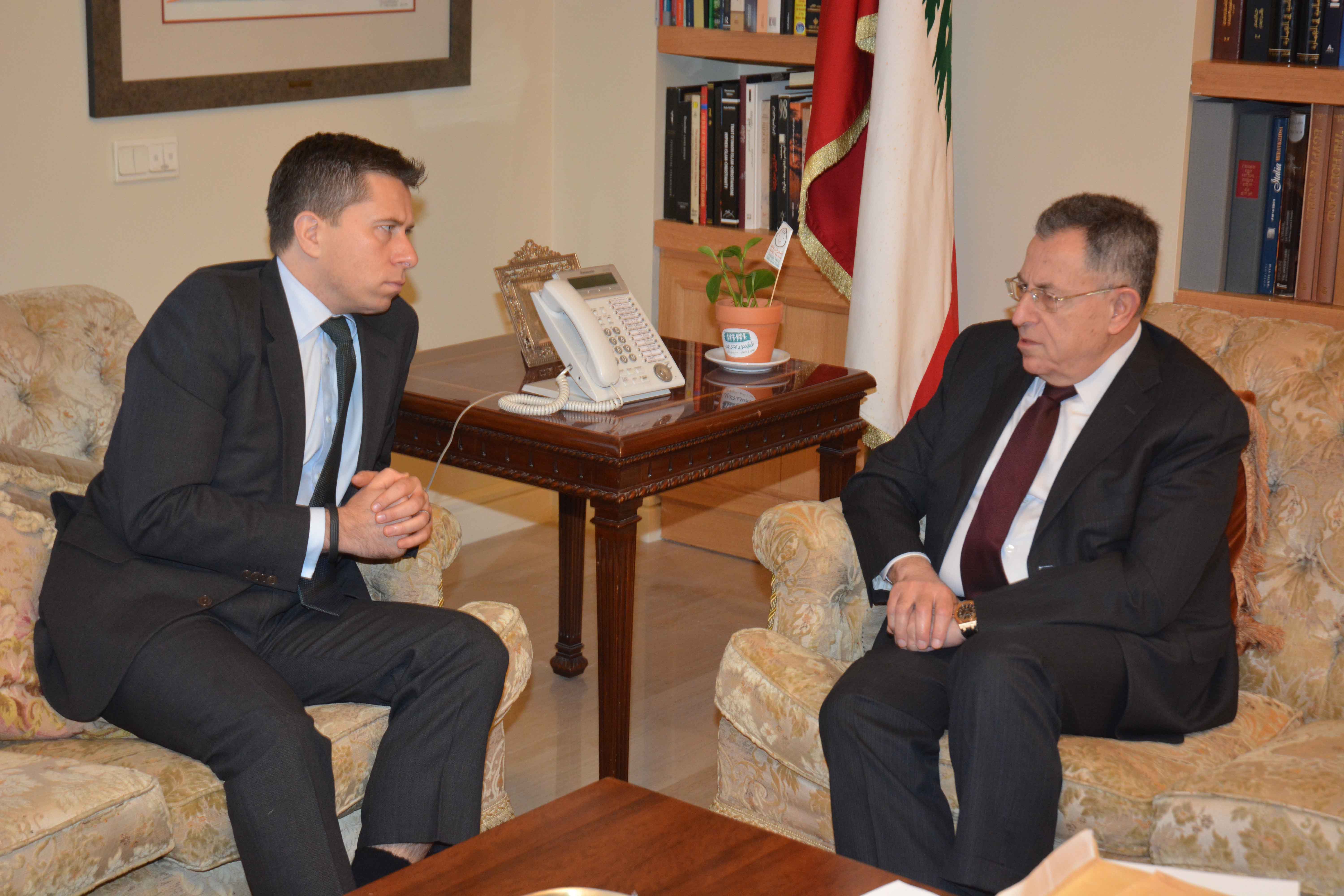 الرئيس السنيورة مستقبل السفير البريطاني طوم فليتشر