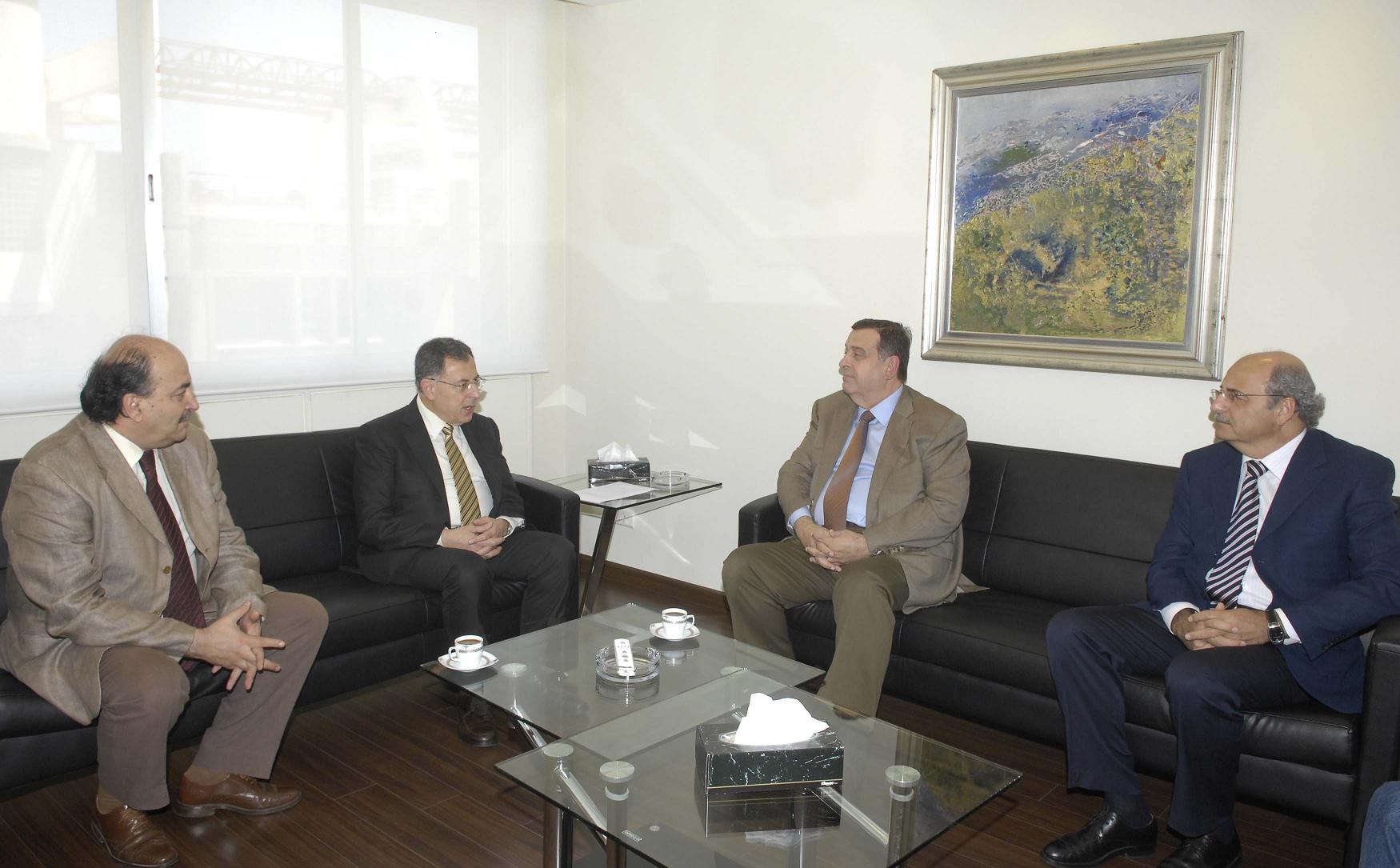 الرئيس السنيورة مع وفد التجدد الديمقراطي