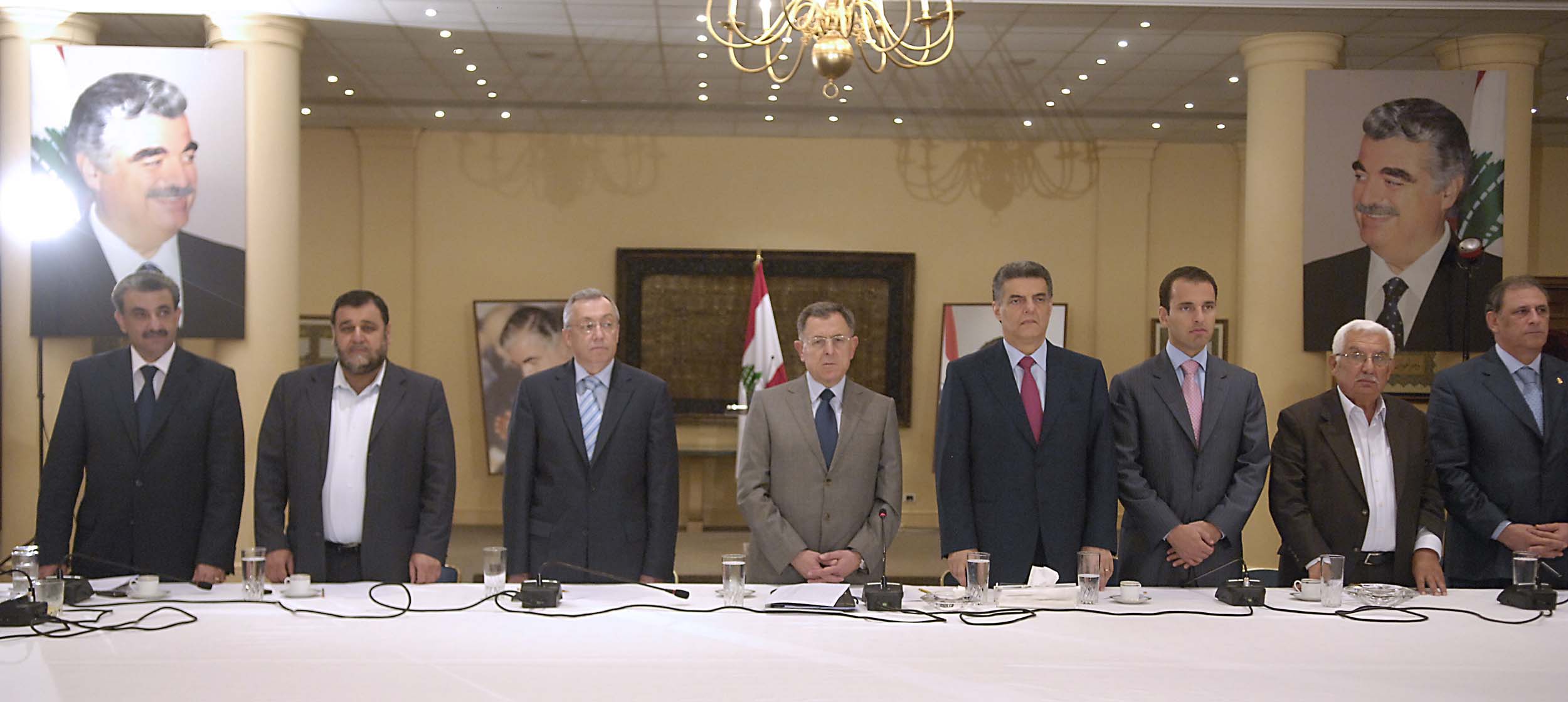 كتلة المستقبل تقف دقيقة صمت في بداية الاجتماع حدادا على شهداء الجيش