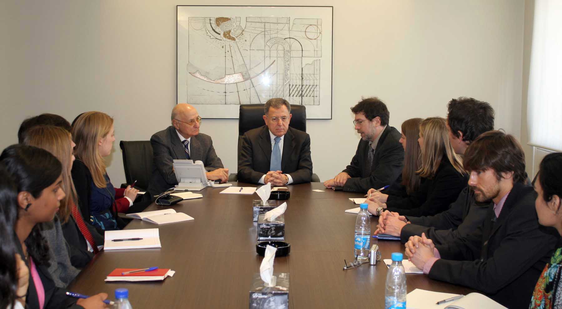 الرئيس السنيورة مستقبلا وفد جامعة هارفرد