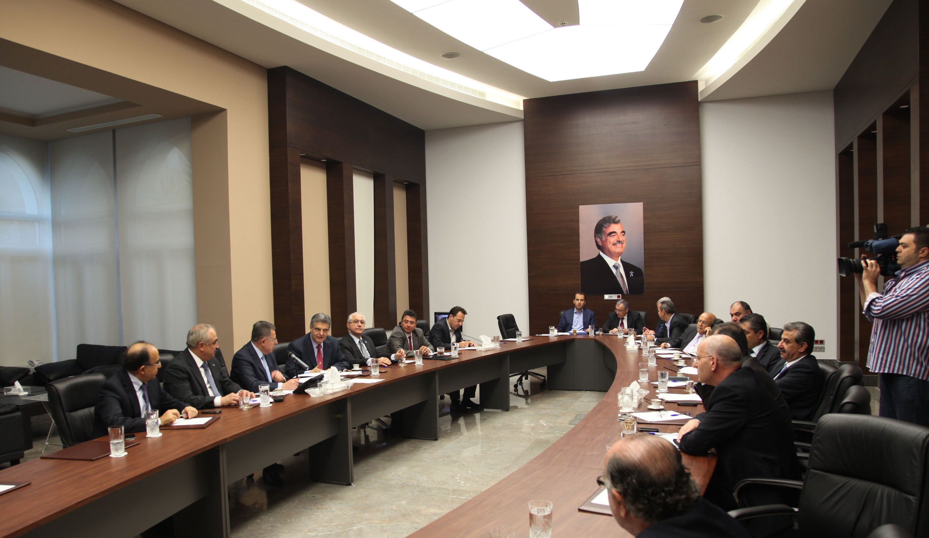 الكتلة في بيت الوسط 