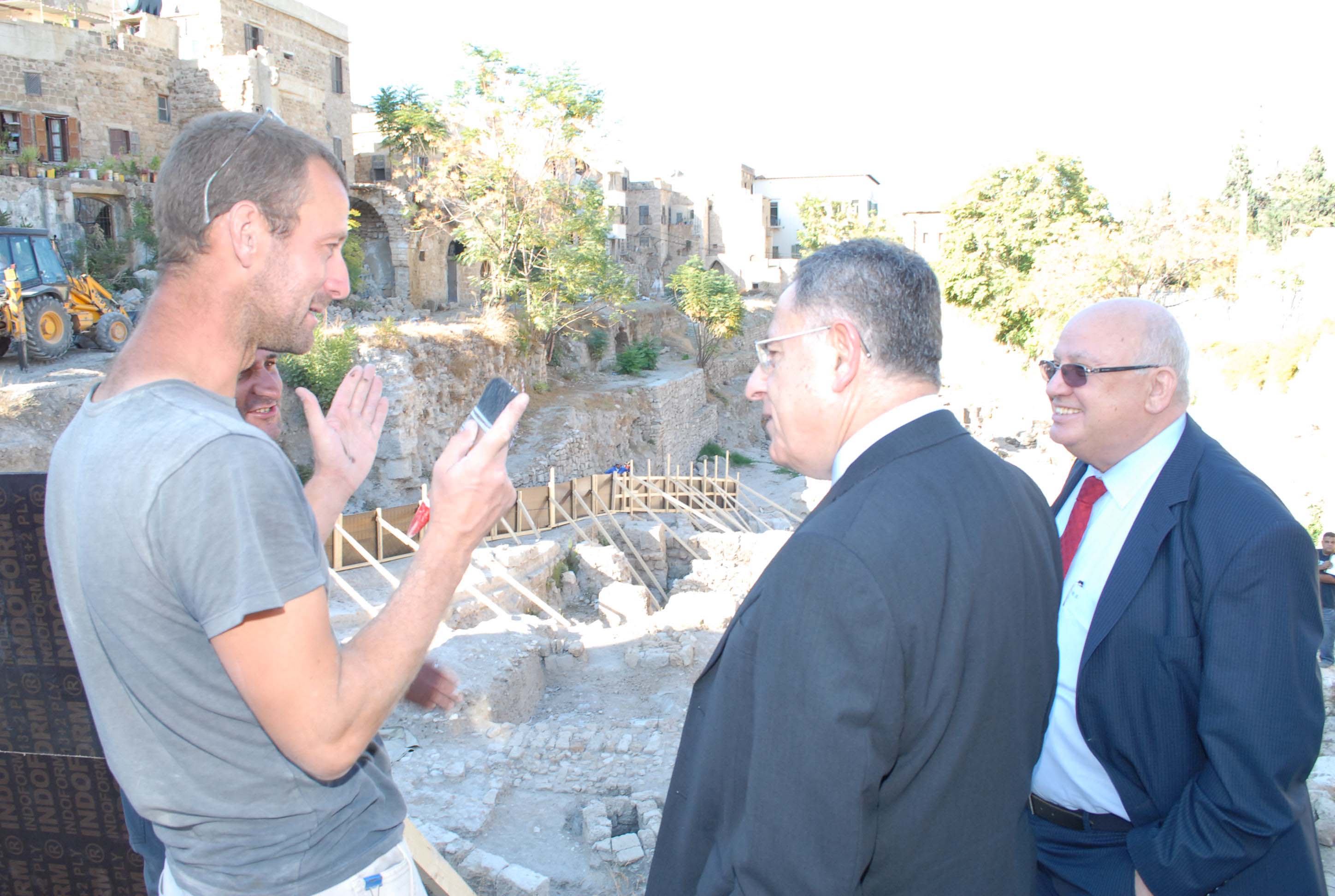 الرئيس السنيورة متفقدا مشروع متحف صيدا