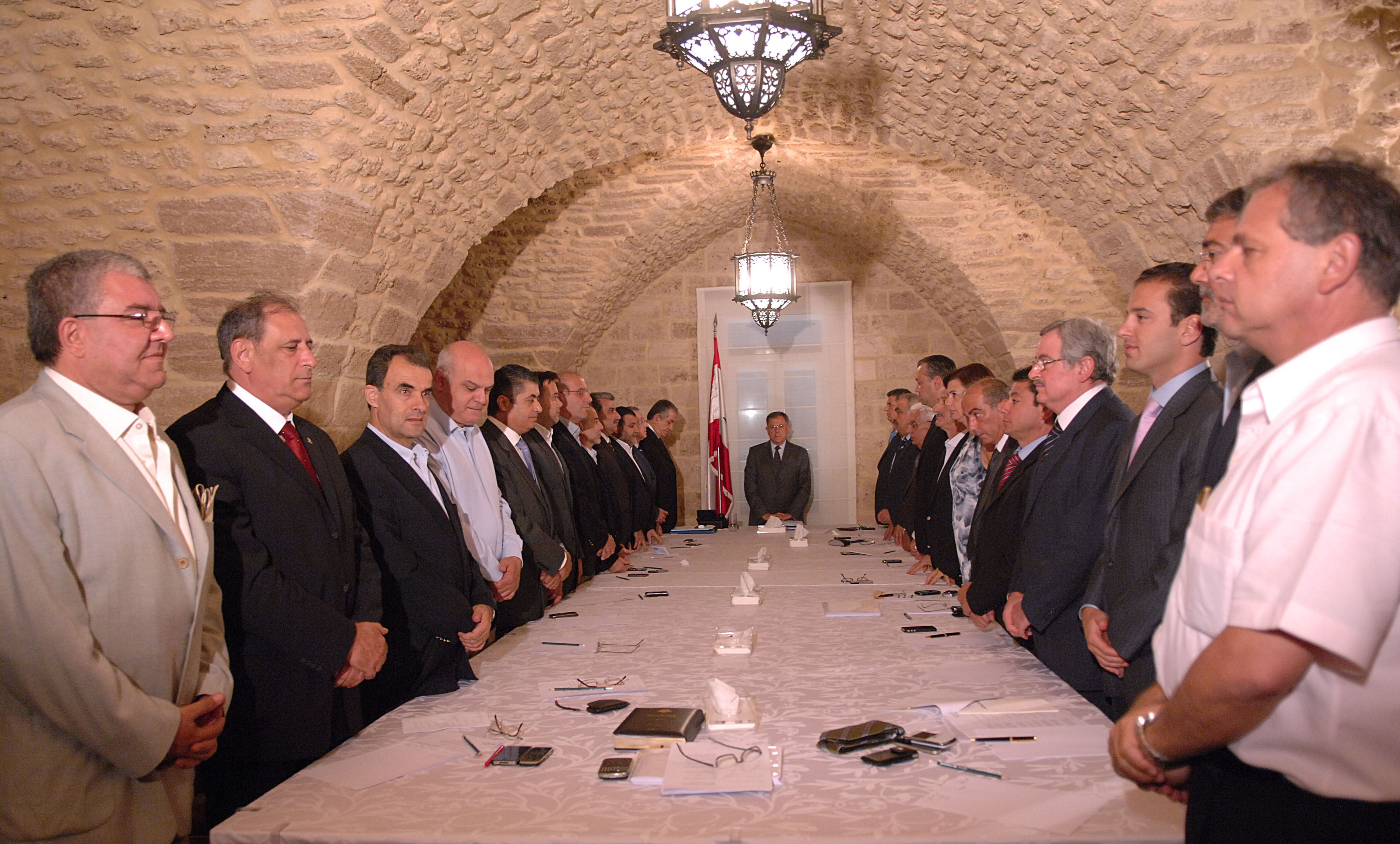 كتلة المستقبل تقف دقيقة صمت اجلالا لشهداء الثورة السورية