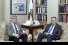 الرئيس السنيورة مستقبلا السفير الروسي 