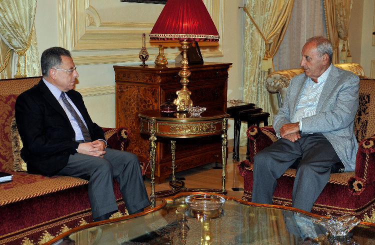 الرئيس بري مستقبلا الرئيس السنيورة في عين التينة 